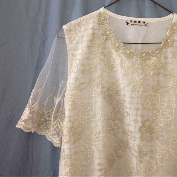 Stunning XIAN XIAN cream embroidered blouse - Picture 2 of 8